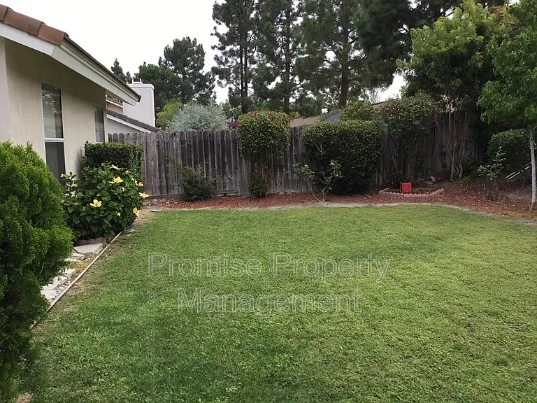 5247 Hubbert St — Photo 14