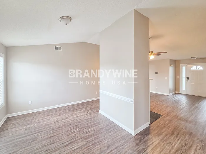 1139 Commons Ct — Photo 3