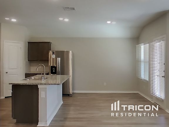 3rd image of 3376 Everly Dr