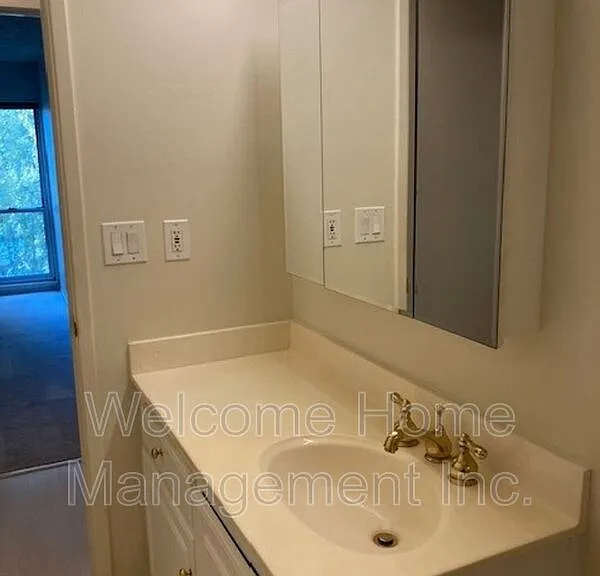 1305 Boulevard Way #310 — Photo 10