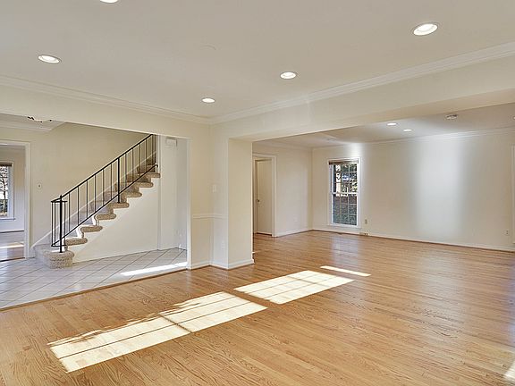 3rd image of 10121 Donegal Ct