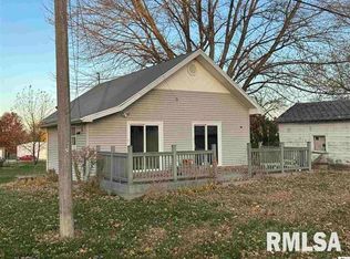 110 E Walnut St, Versailles, IL 62378