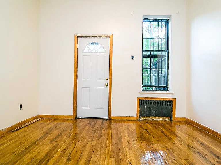 269 Melrose St #1R — Photo 3