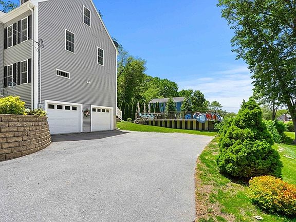 3rd image of 34 Amesbury Ave