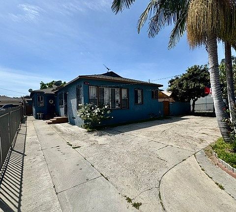 5th image of 904 E Stockton Ave