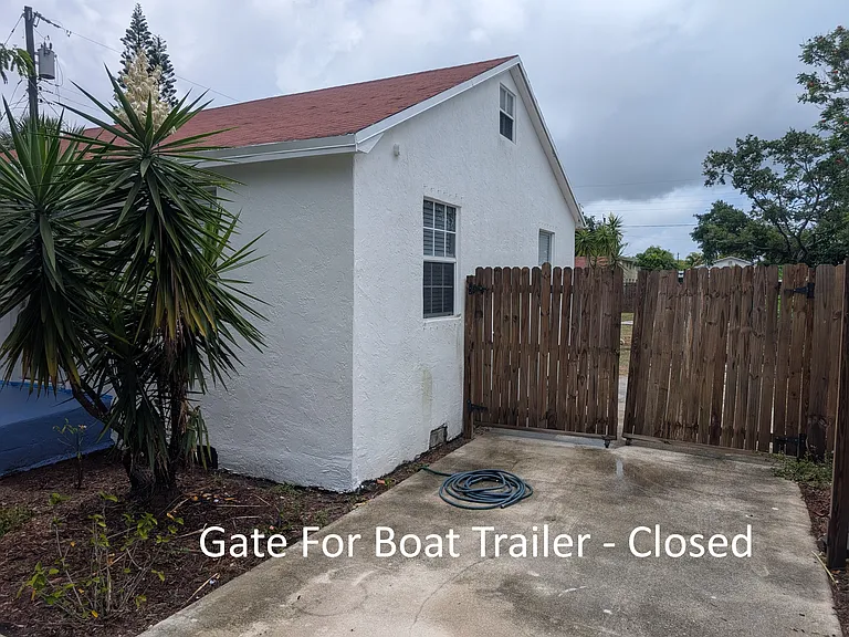 Right side of house has room for boat/trailer. Only minutes away from boat drop at Intercoastal Waterway. Parking pass for Lantana Beach available from this address.