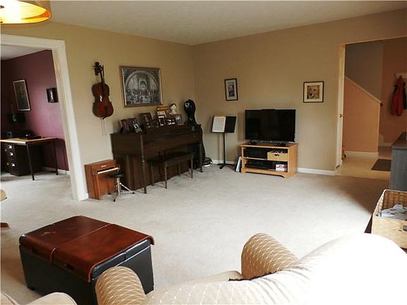 3rd image of 1167 Belmont Dr