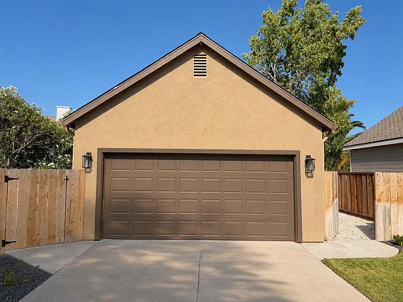 5th image of 715 Cambridge Ct