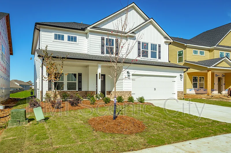 4 bed, 2.5 bath, 2698 sqft, $2,600 — Photo 2