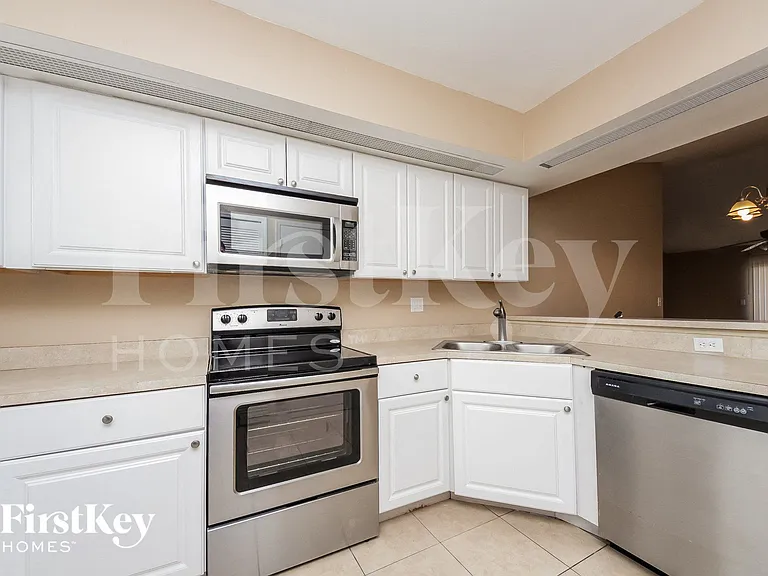 143 Dorchester Ct — Photo 5