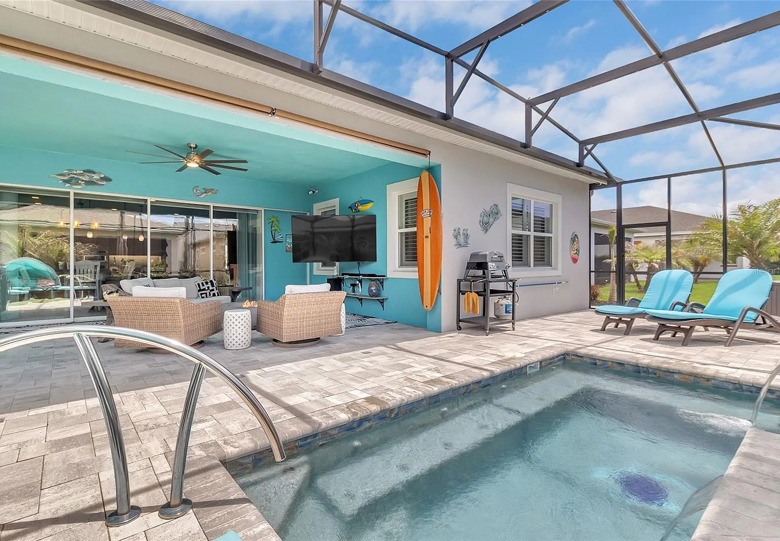 3 bed, 2.5 bath, 2208 sqft, $3,200 — Photo 3