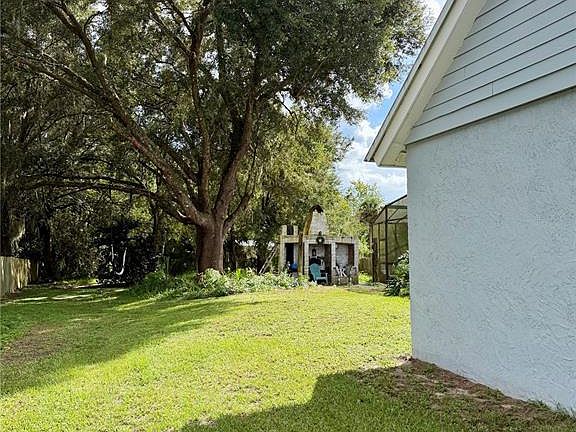 3rd image of 404 E WELCH RD
