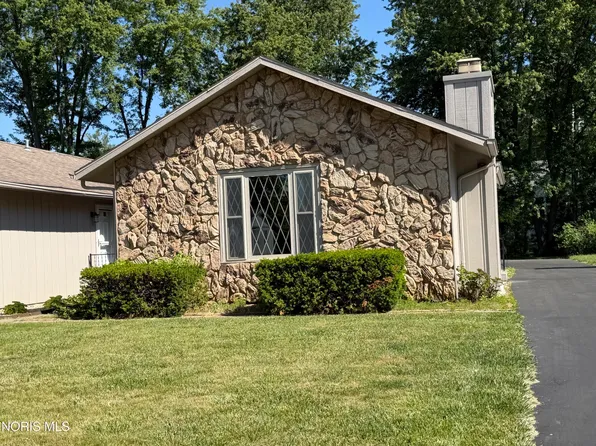 6802 Woodmeadow Dr, Toledo, OH 43617