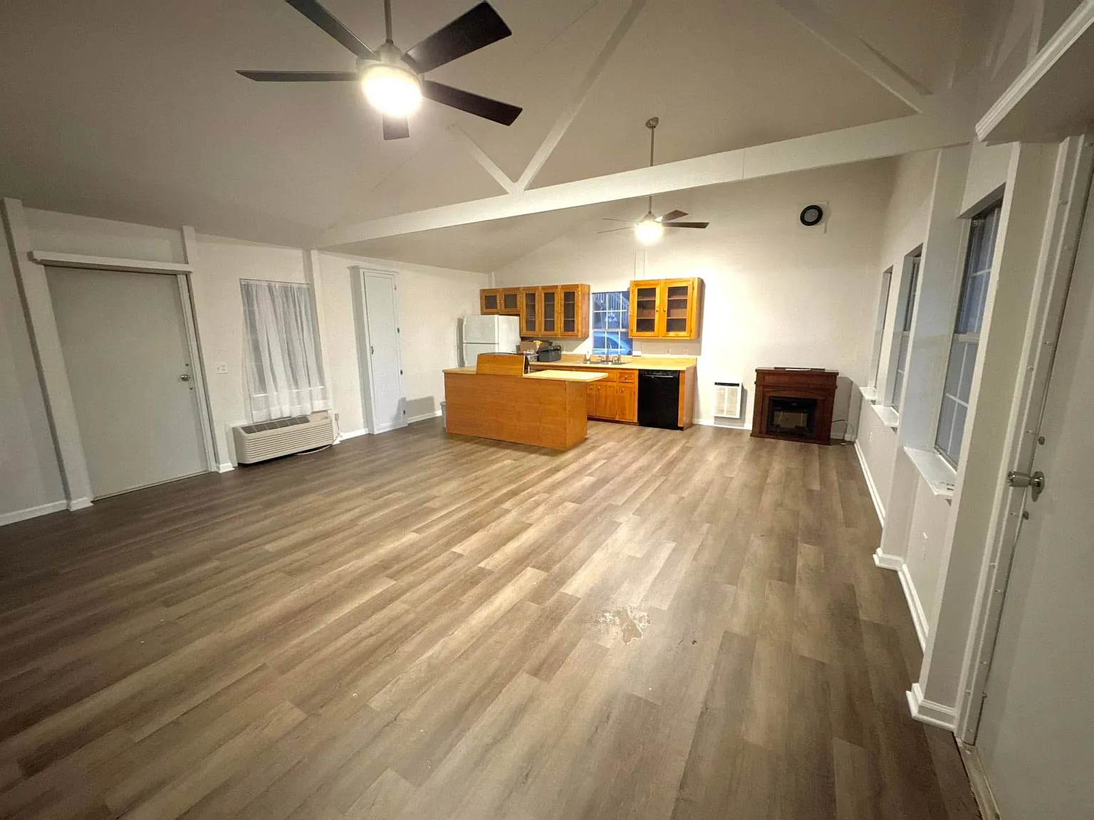 1 bed, 756 sqft, $1,250 — Photo 4