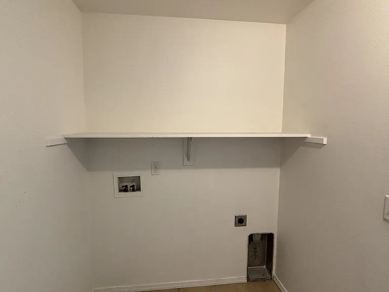 721 20th St #6-4 — Photo 9