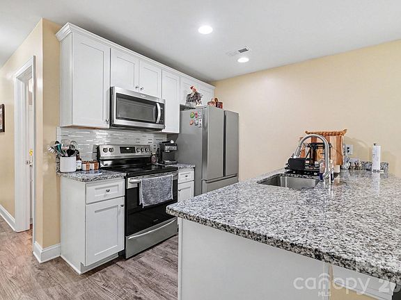 4th image of 211 McCurdy Ave