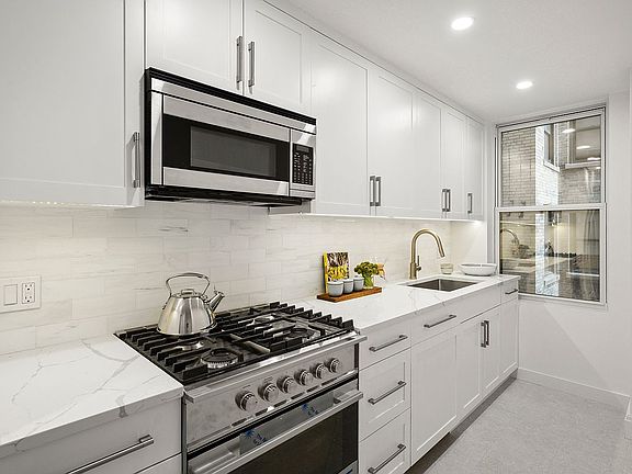 3rd image of 41 W 72nd St APT 8A