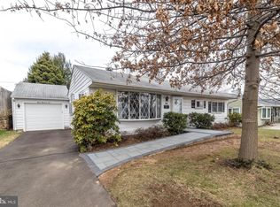 305 Devon Rd, Fairless Hills, PA 19030