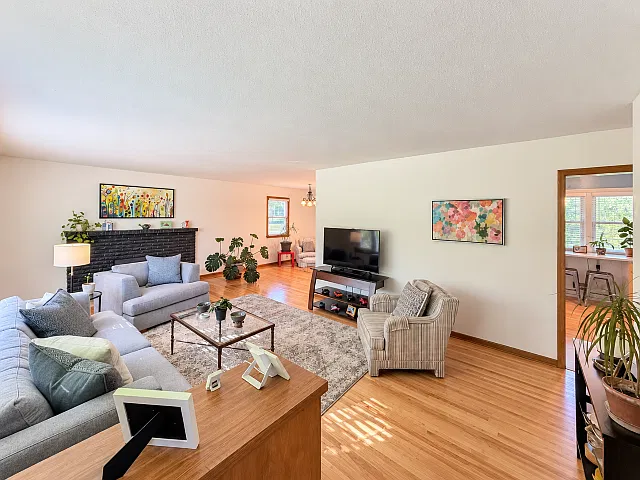3 bed, 2.5 bath, 1744 sqft, $2,200 — Photo 3