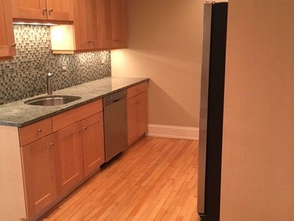 3rd image of 846 N Humphrey Ave #3