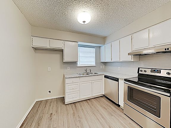5th image of 852 NW Summercrest Blvd APT A