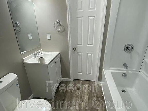 3rd image of 248 S Magnolia St