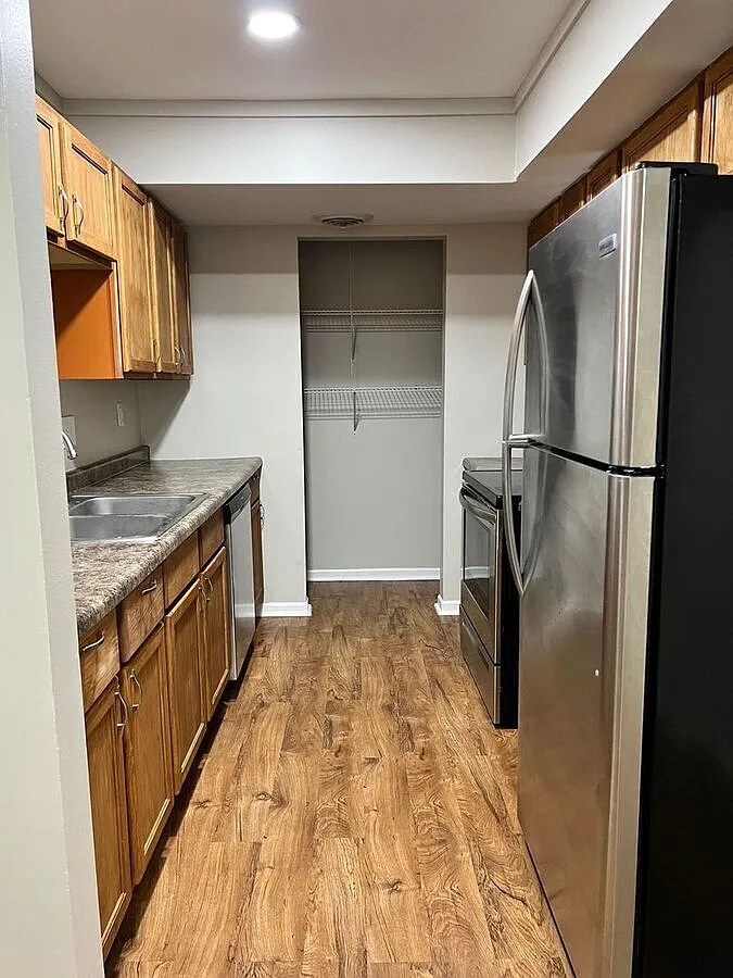 Charming Two-Bedroom Two-Bathroom Apartment in Prime Chesterton Location! — Photo 2