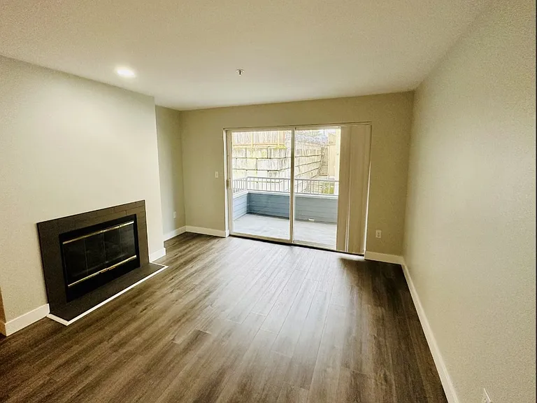 Interlake Apartments — Photo 3