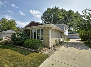 8941 Moody Ave, Oak Lawn, IL 60453
