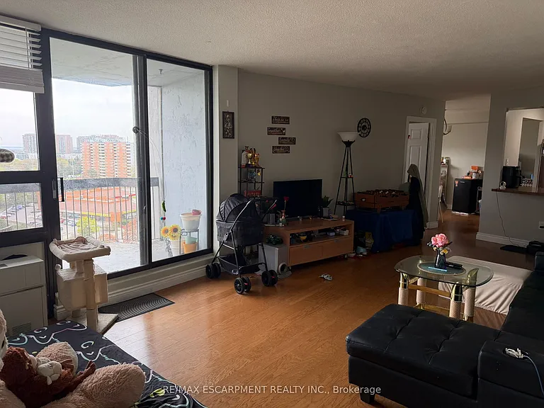 50 Mississauga Valley Blvd #1516 — Photo 13