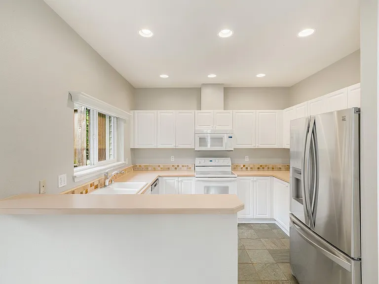 552 S 51st Ct — Photo 8