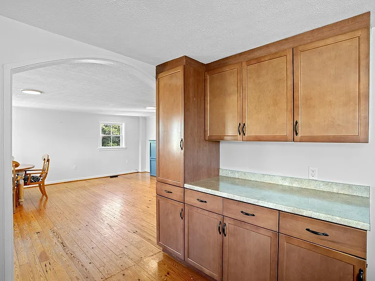 830 Tigerville Rd #B — Photo 8