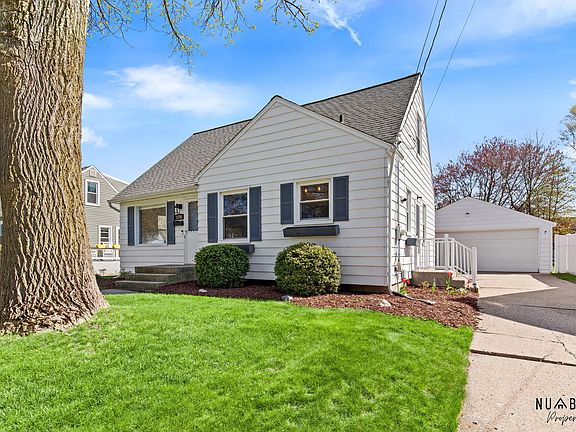 2nd image of 1256 Kelsey St NE