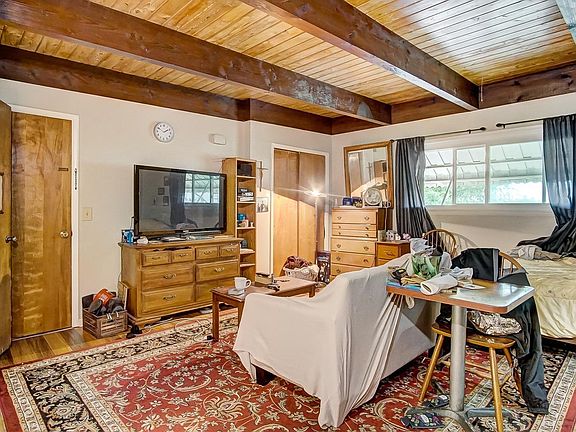 2nd image of 2321 Muriel Ct
