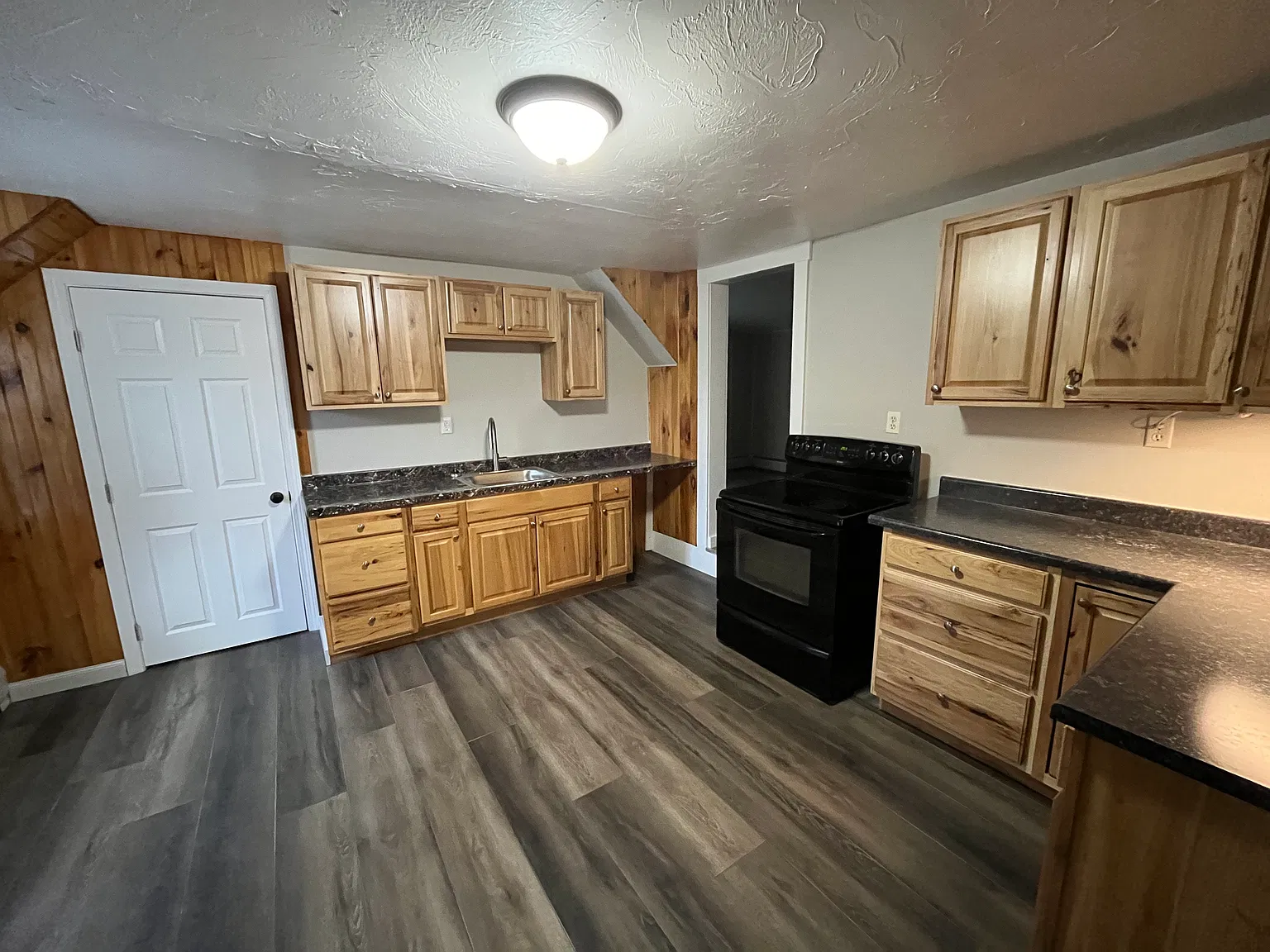 2 bed, 1200 sqft, $2,100 — Photo 2