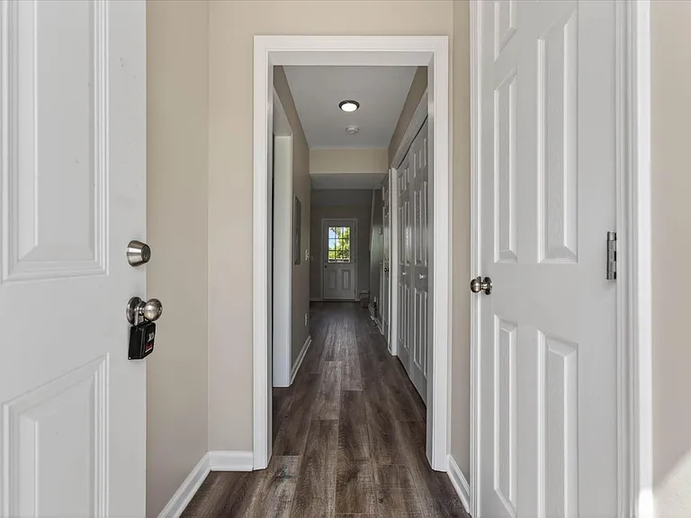 2072 Tynewood Dr — Photo 4