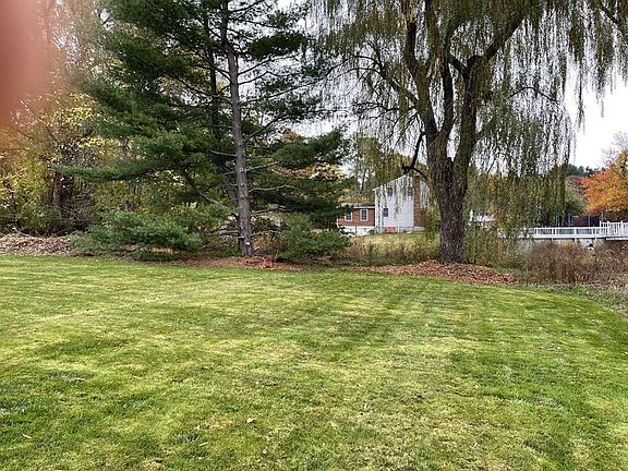 4th image of 176 Kingsbury Ave