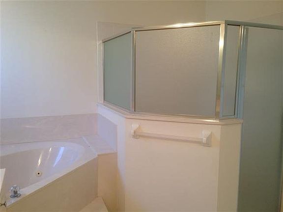 5th image of 133 London Dr