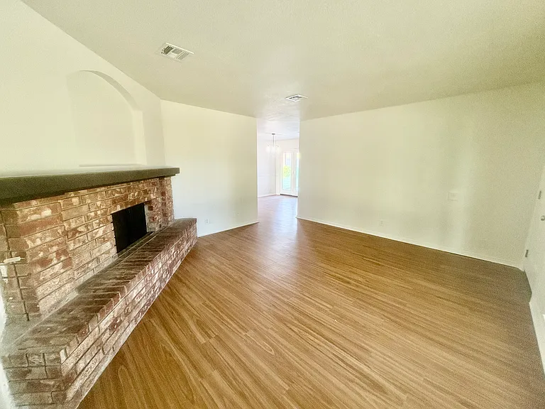 1321 W Pittsburg St — Photo 6