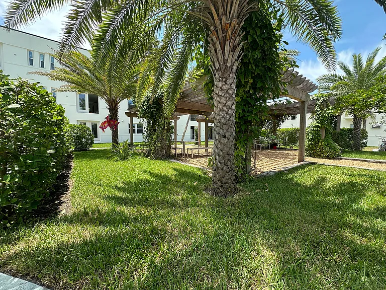 Ocean Reef Apartments — Photo 7