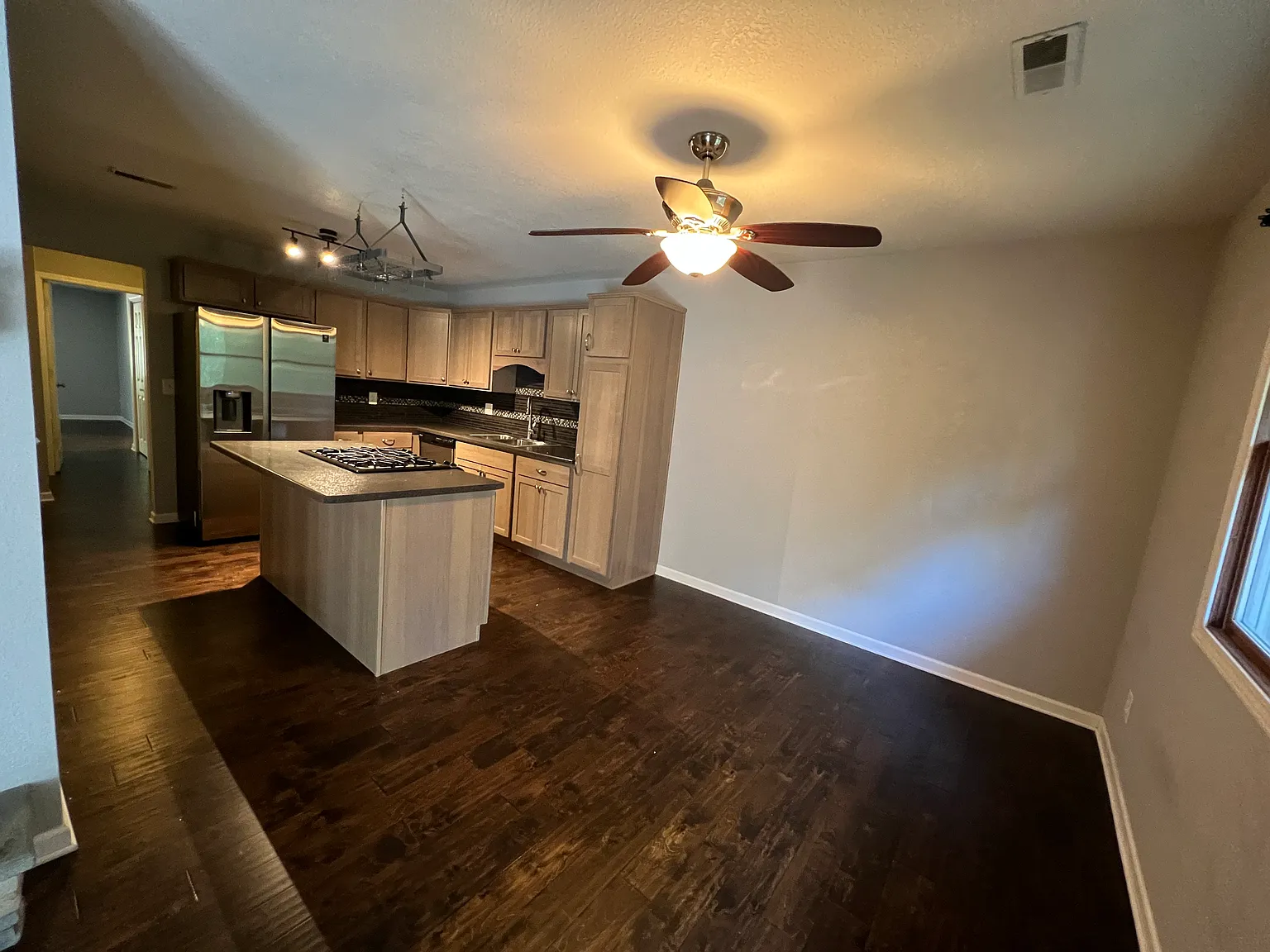 2 bed, 1230 sqft, $1,600 — Photo 3