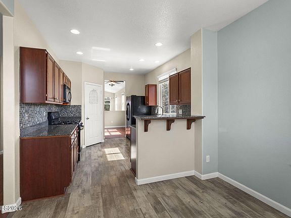 5th image of 690 Panama Dr