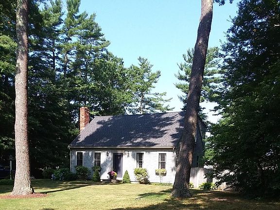 2nd image of 7 Copper Beech Dr