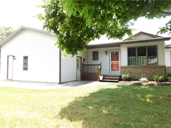 22 Rachel Ln, Springville, NY 14141