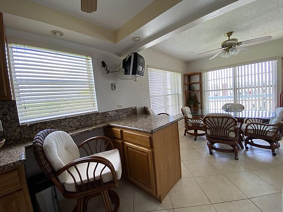 5th image of 414 Greenbrier Cir