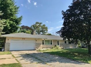 212 Maplecrest Ave, Sturgis, MI 49091