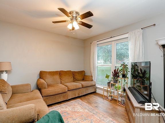 4th image of 7721 Louise Ct