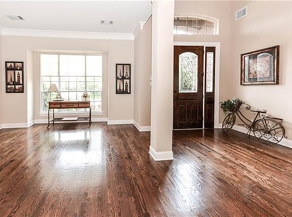 3rd image of 2050 Woodbridge Dr