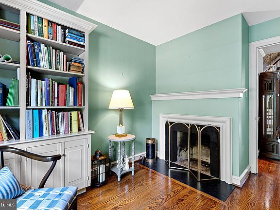 5th image of 1010 Warwick Ln