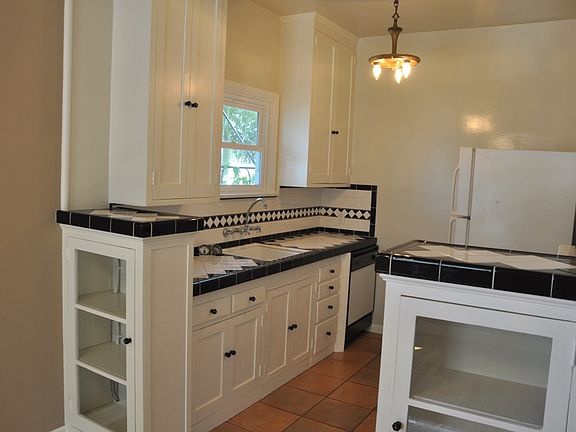 3rd image of 431 N Sycamore Ave APT 101